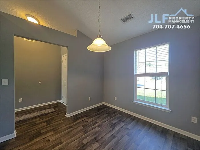 8417 Appledale Dr — Photo 3