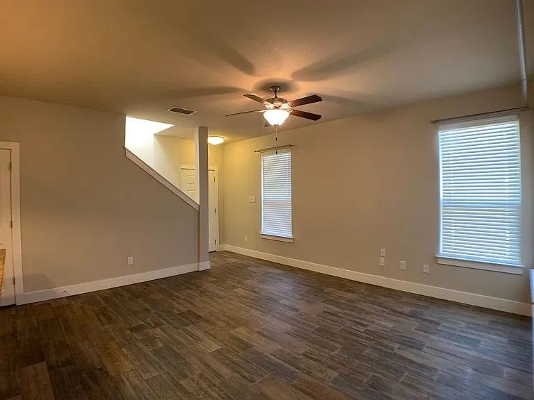711 Gristmill Dr — Photo 4