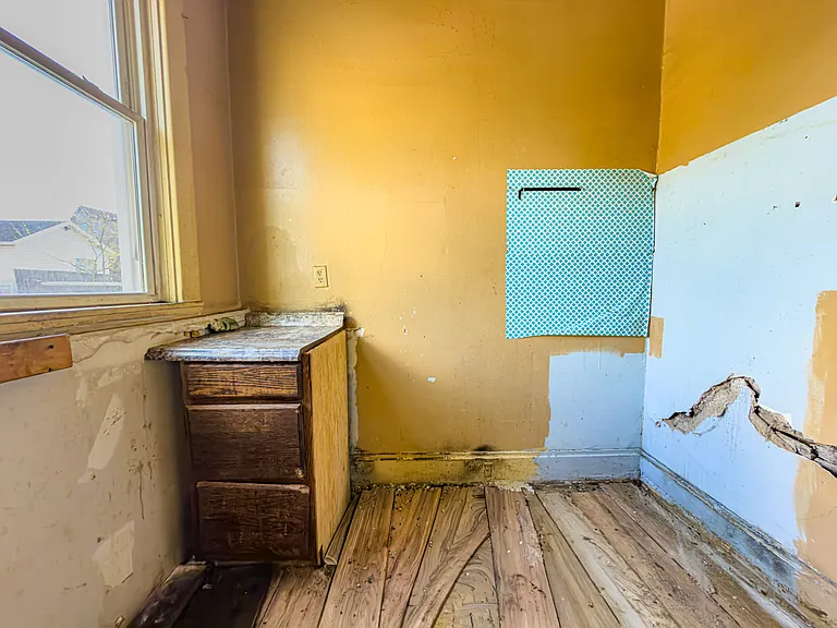 1136 Reservoir Ave — Photo 6