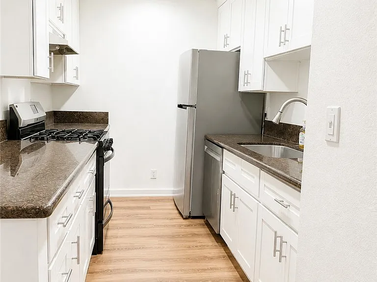 10636 Woodley Ave #43 — Photo 9