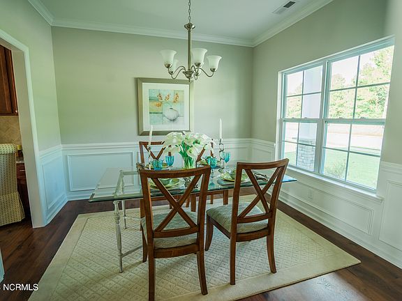 3rd image of 219 Sequoia Drive