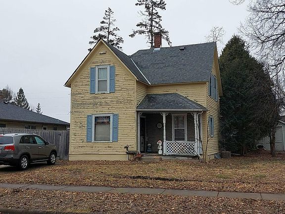 2nd image of 211 Birch St N
