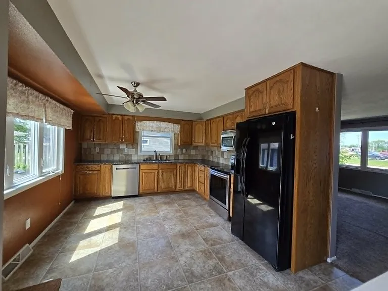 1146 Redwood Ln — Photo 9