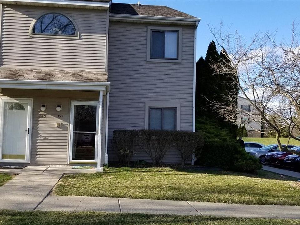 1st image of 711 Clubhouse Dr #10