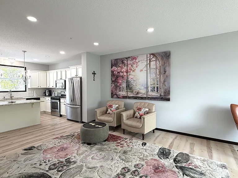 8117 Kirkwood Ln N — Photo 10