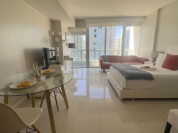 5th image of 609 Brickell Ave #Id1232236p