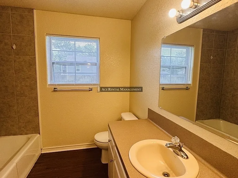 455 Holly St — Photo 9