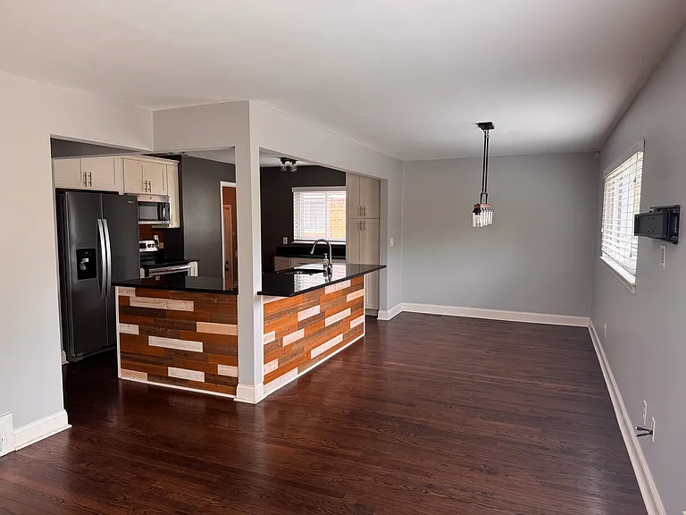 706 E Windemere Ave — Photo 4