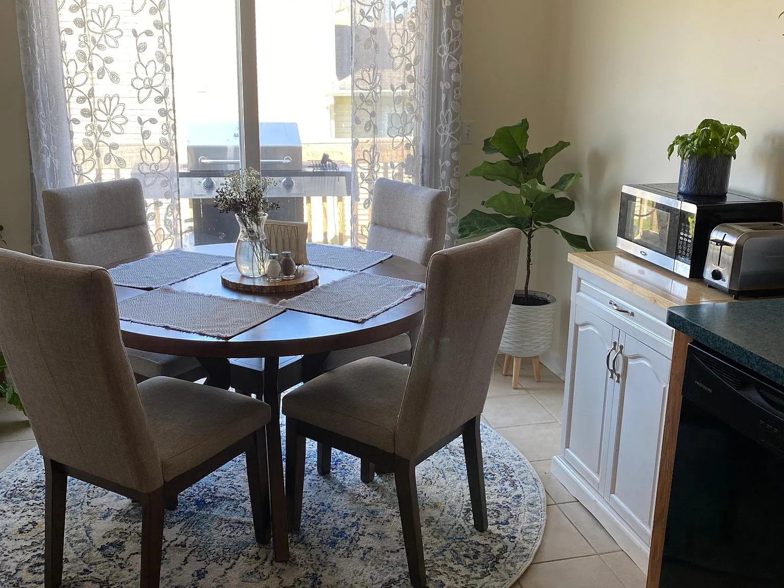 2 bed, 950 sqft, $1,500 — Photo 4