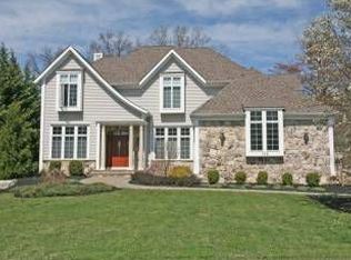 128 Lenox Ave, Green Brook, NJ 08812