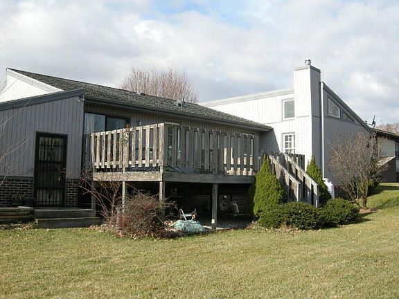 3rd image of 1240 Crestview Dr