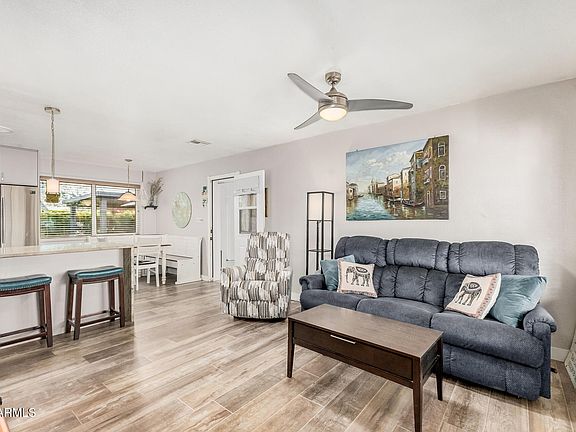 4th image of 933 E 9th Drive
