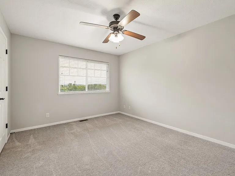 5638 Shailee Ct — Photo 32