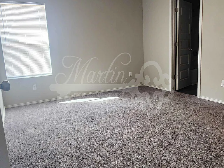 1400 Claire Ct — Photo 7