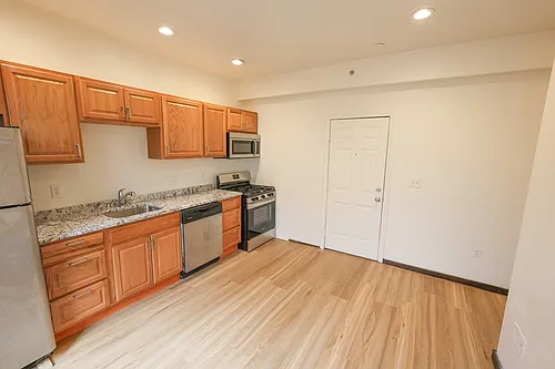 100 Seaver St #8 Photo 1