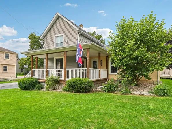 411 Prospect AVENUE, Pewaukee, WI 53072