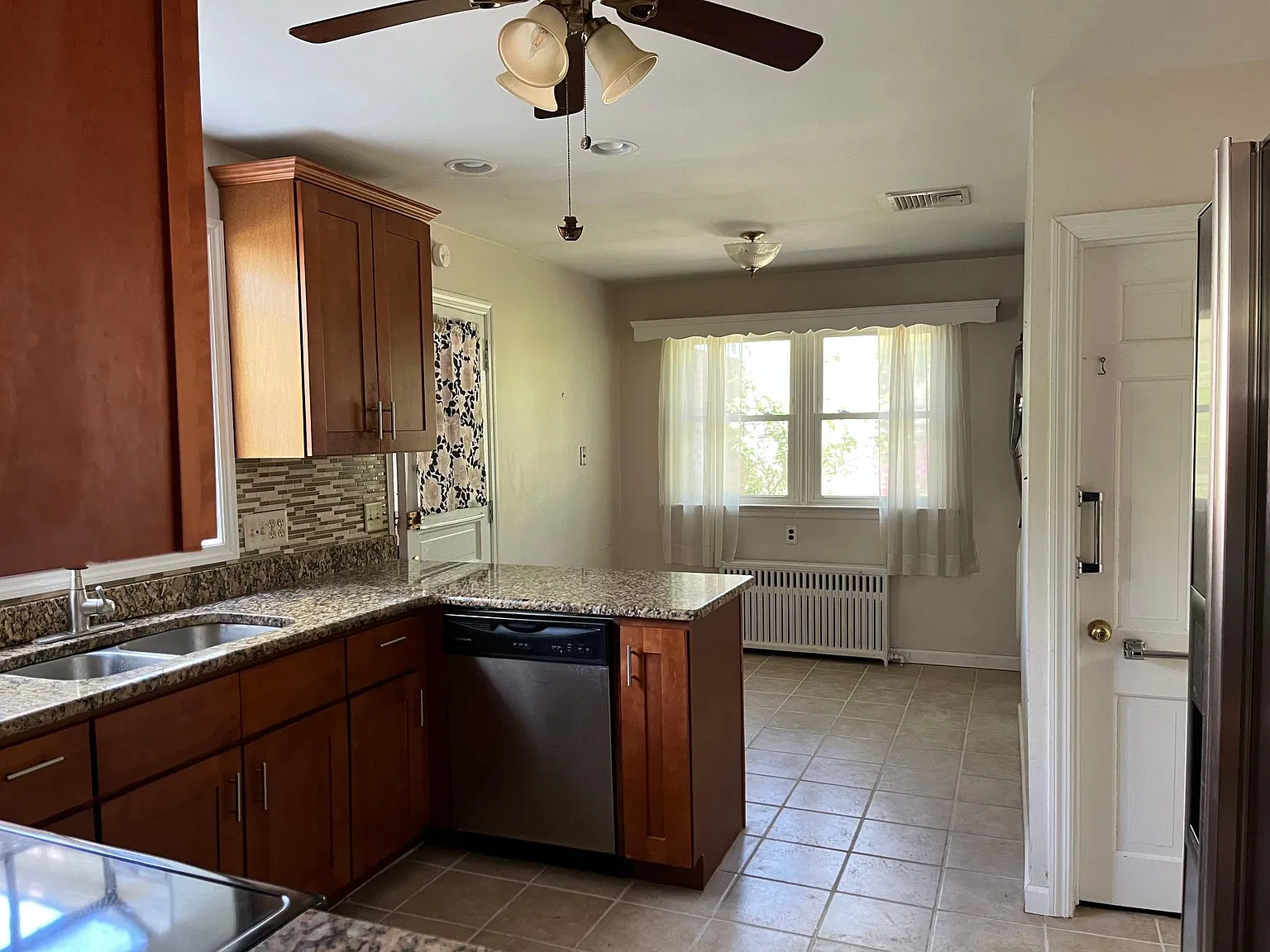 3 bed, 1725 sqft, $2,800 — Photo 3