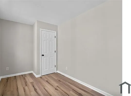 2037 Jefferson St — Photo 7