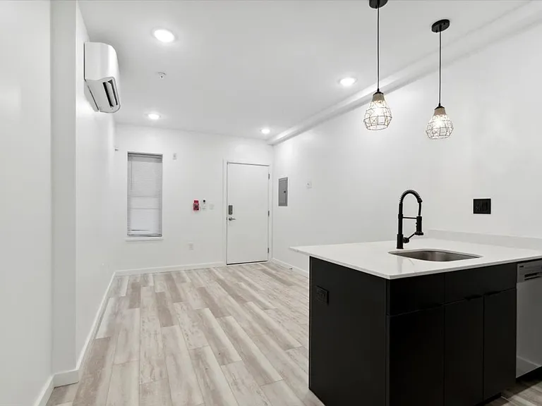 6161 Walnut St #1E — Photo 29