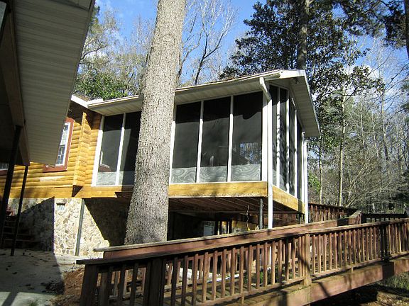 4th image of 303 NW Spring Hollow Blvd