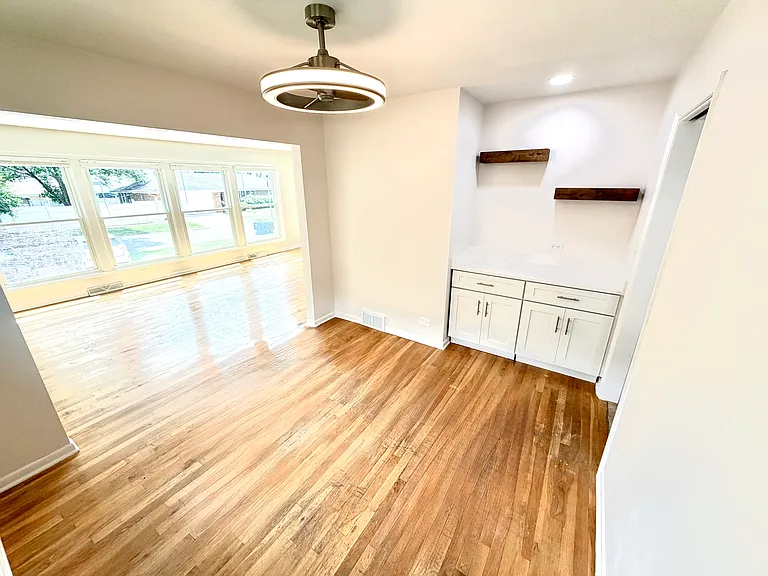 167 E Van Buren St #1 — Photo 6