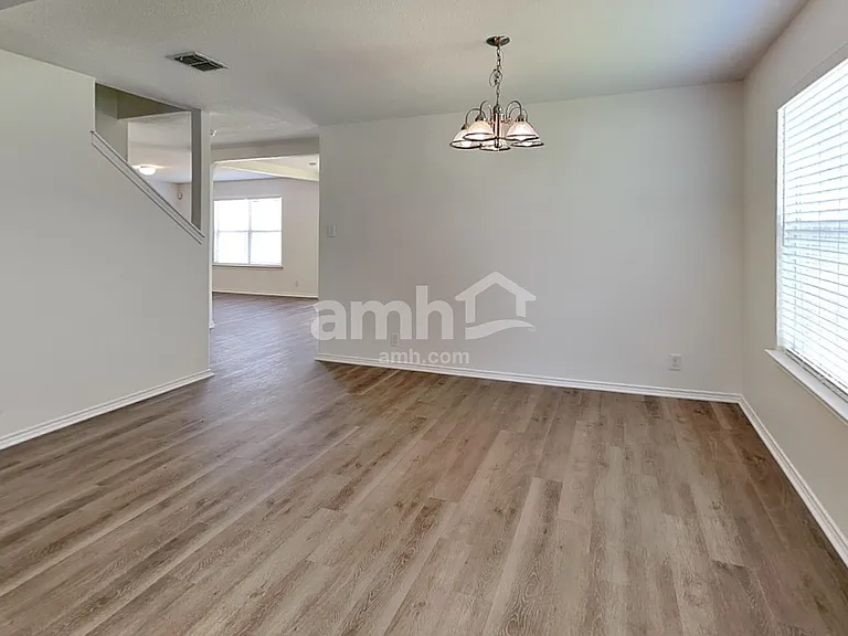 455 Dolly Dr — Photo 4