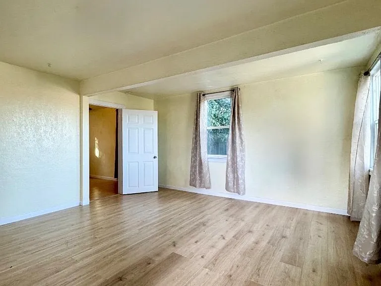 1513 Santa Clara St #A — Photo 3