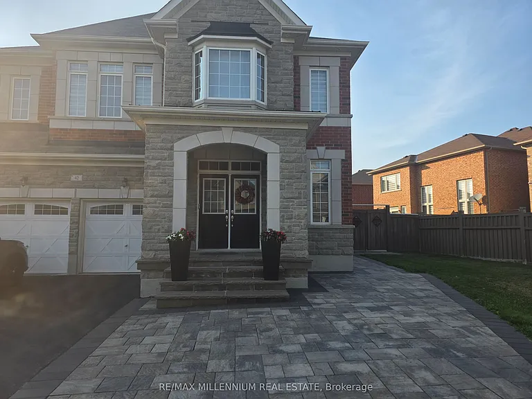 42 Cranbrook Cres #BASEMENT — Photo 1