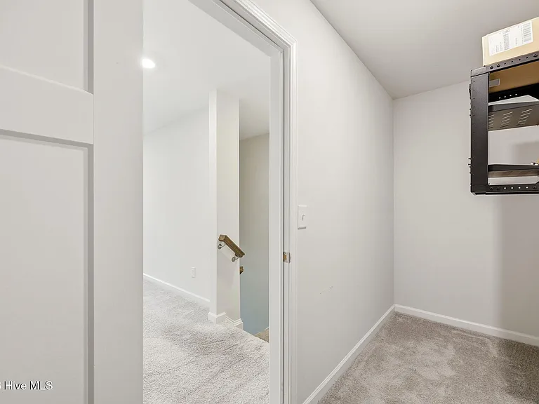105 Village Dr — Photo 41