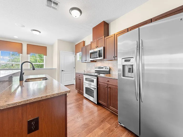 8393 Laureate Blvd — Photo 9