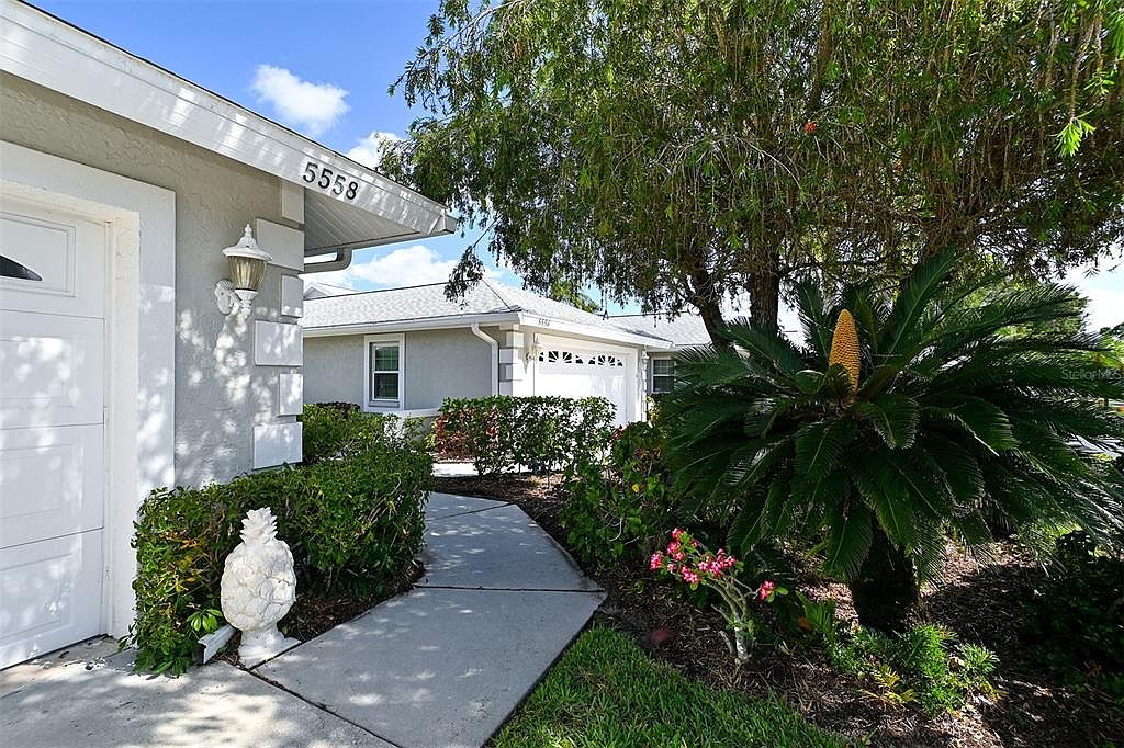 5558 Country Club Way