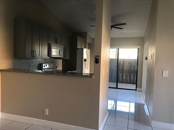 4th image of 9856 Watermill Cir APT H