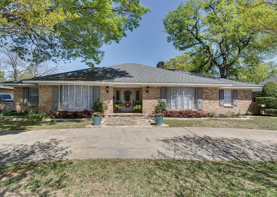 1st image of 3506 S Glenbrook Dr