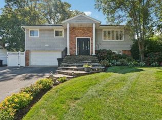 12 Wesleyan Rd, Commack, NY 11725