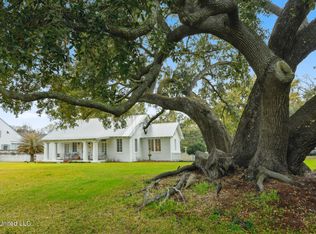 639 E 2nd St, Pass Christian, MS 39571