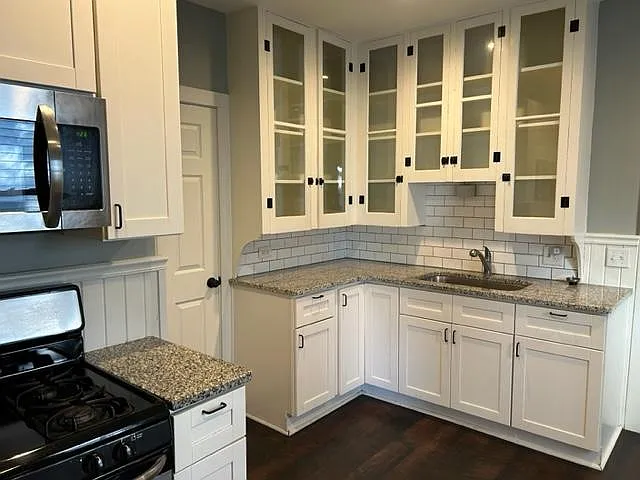 2582 W 10th St — Photo 24