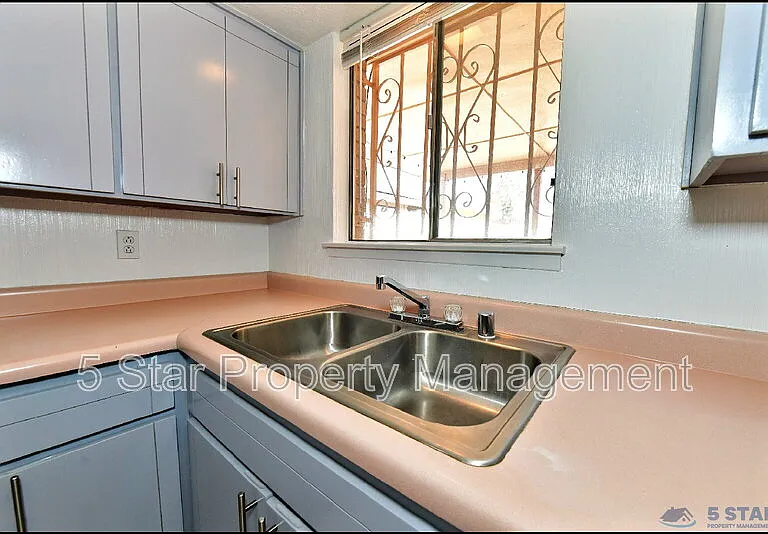 5613 Creston Ave — Photo 16