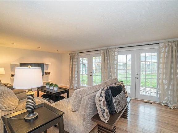 3rd image of 6560 Millhoff Dr