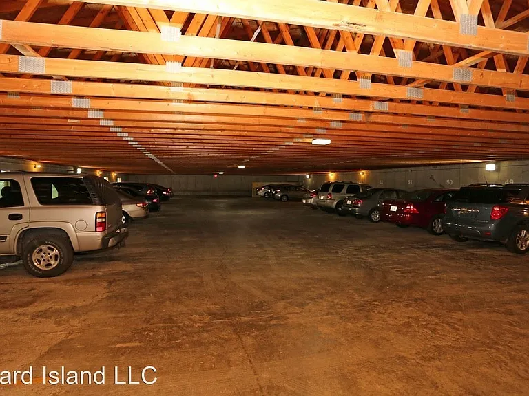 Island Place Apartments - On the River — Photo 34