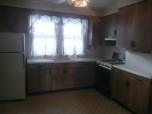 5th image of 72 Burwell St