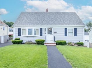 13 Colonial Rd, Peabody, MA 01960