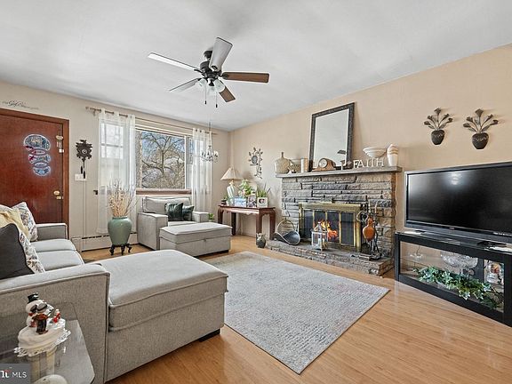 4th image of 370 Paoli Ave