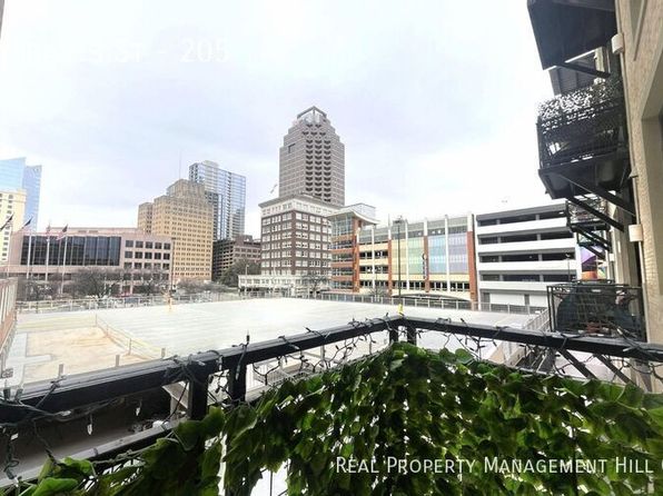 214 E Travis St APT 205