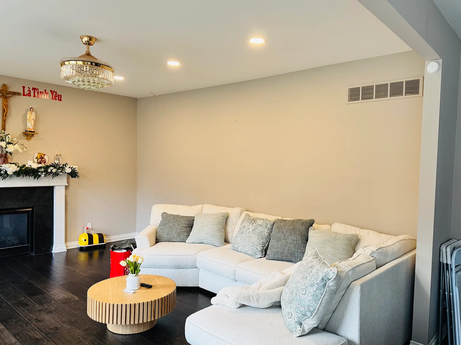 4 bed, 2.5 bath, 2400 sqft, $3,300 — Photo 4