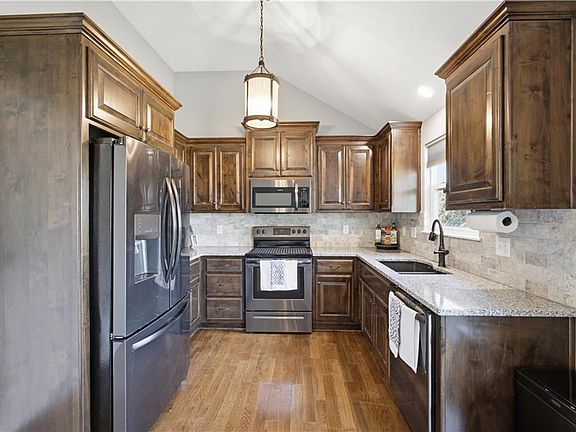 5th image of 1300 Regency Dr