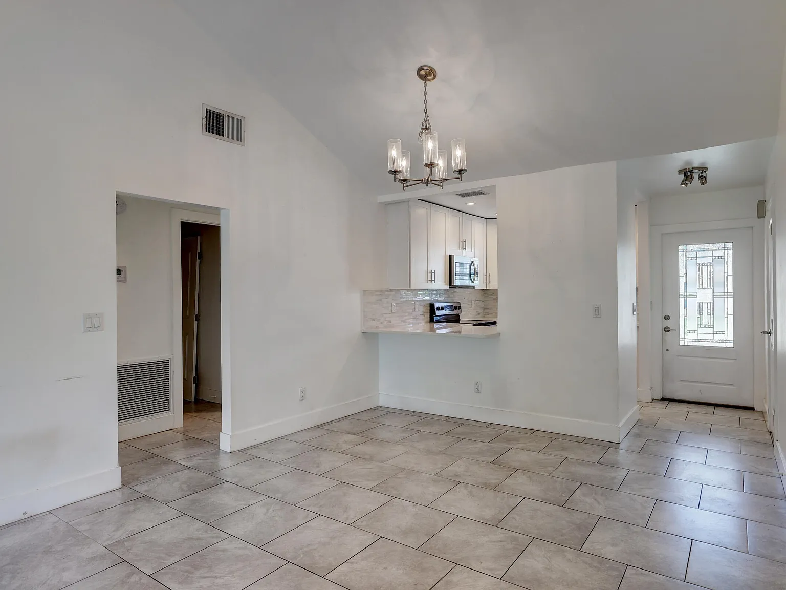 3 bed, 2.0 bath, 1071 sqft, $2,850 — Photo 4