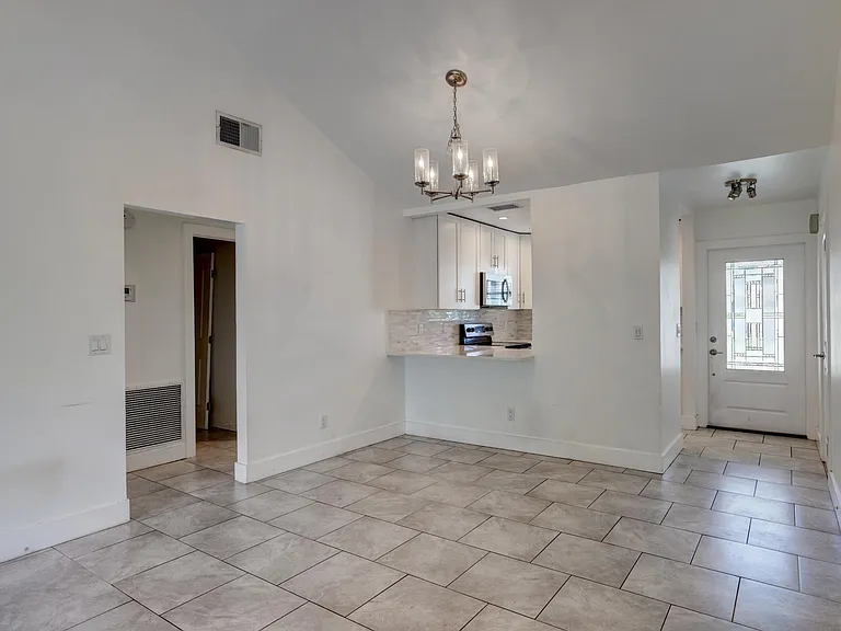 5770 SE Wilsie Dr — Photo 4