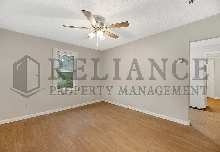 1501 S Walnut St — Photo 11