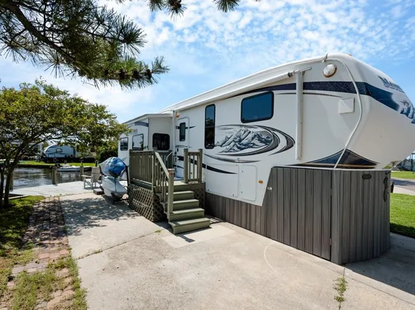 3665 Sandpiper Rd #96, Virginia Beach, VA 23456