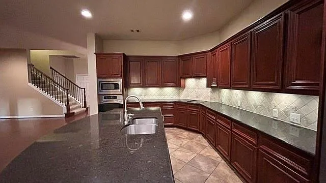 4 bed, 3.5 bath, 4050 sqft, $4,250 — Photo 2